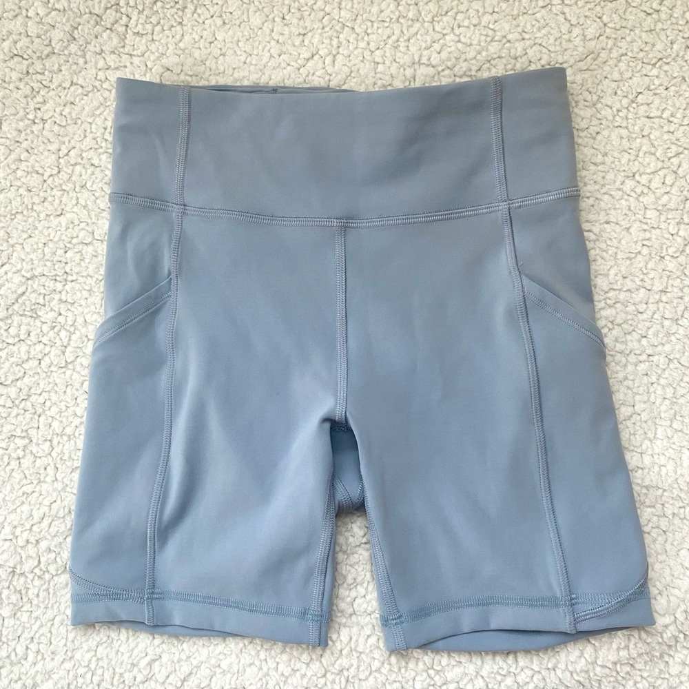 Lululemon Invigorate Shorts Chambray - hemmed to 6” Size 4 EUC
